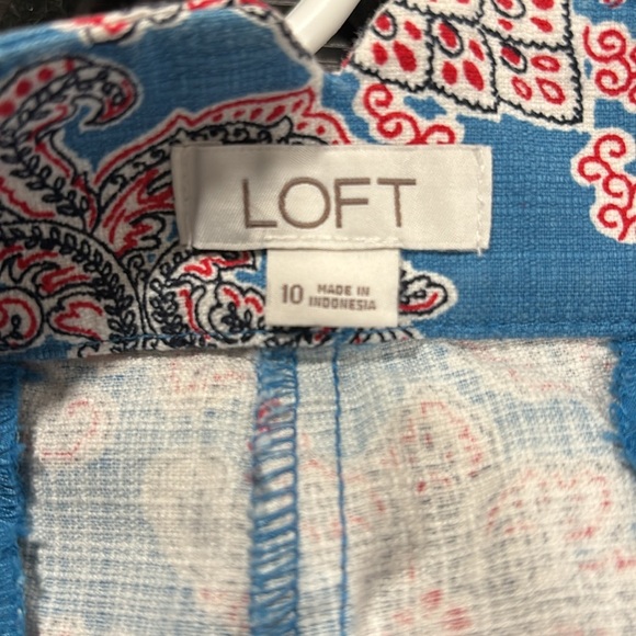LOFT blue and pink paisley 4” short size 10 - Picture 8 of 9